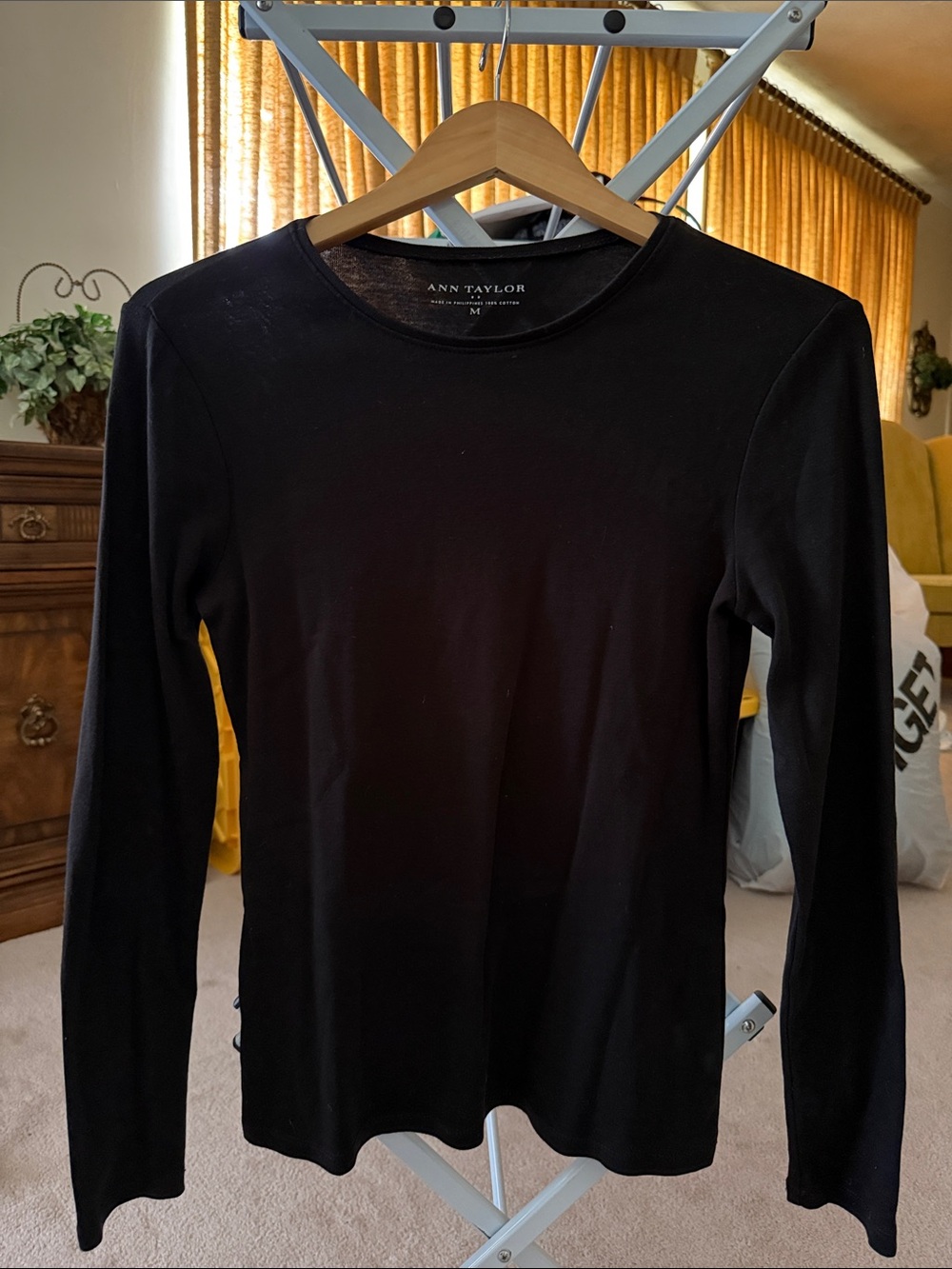Ann Taylor Black Long Sleeve Crewneck Tee